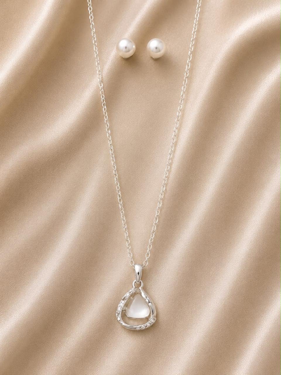 Product Details – Pearl Teardrop Necklace & Earring Set