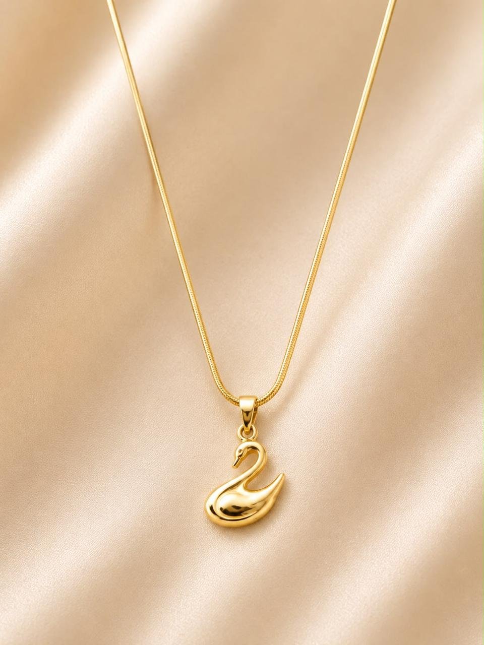 Product Name: Golden Swan Pendant Necklace