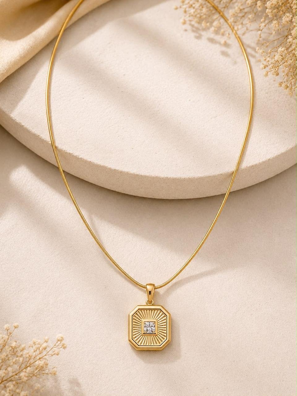 Product Name: Elegant Geometric Square Pendant Necklace